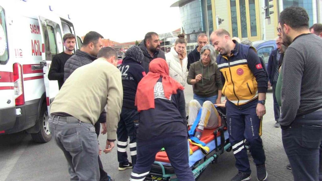 Otomobi̇li̇n Çarptığı Çocuk Yaralandı