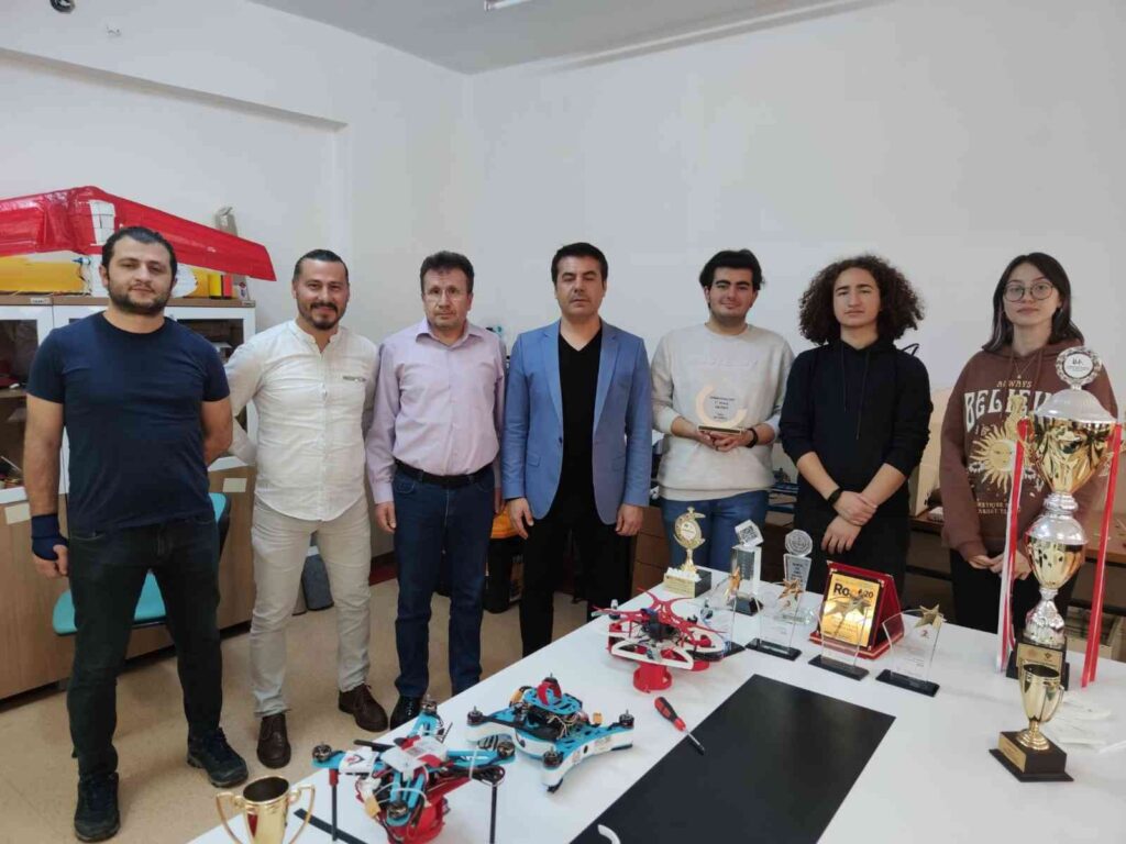 (Özel) Afyonkarahi̇sarlı Öğrenci̇ler Dünya Bi̇ri̇nci̇si̇ Oldu