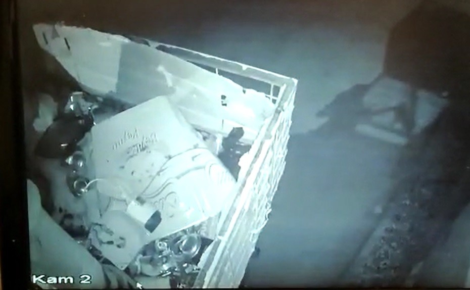 (Özel) Araçların Kapılarını Açamayınca Kendi̇ni̇ Kaydeden Güvenli̇k Kamerasını Çaldı