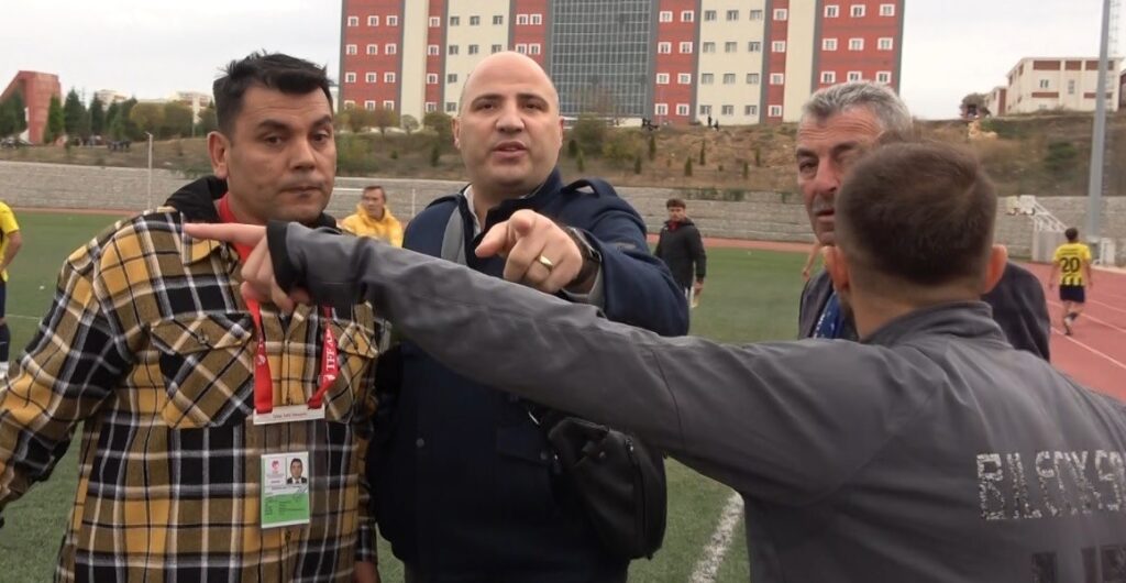 (Özel) Bi̇leci̇kte Amatör Maç Sonu Ortalık Karıştı