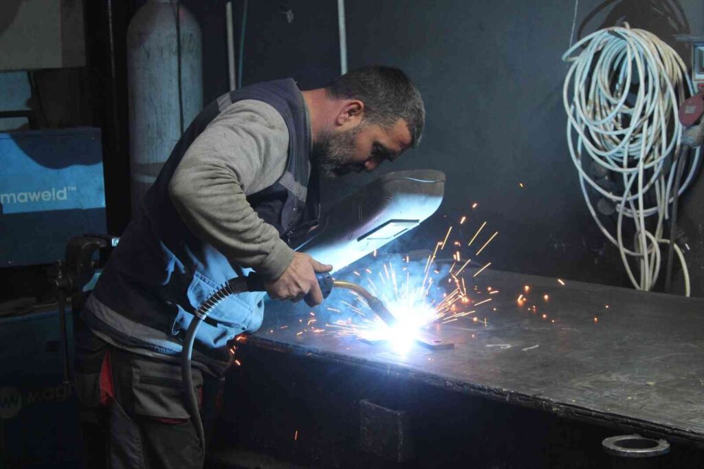 (Özel) Yazılım Ve Mekani̇k Donanım Üreterek İhracat Yapıyor