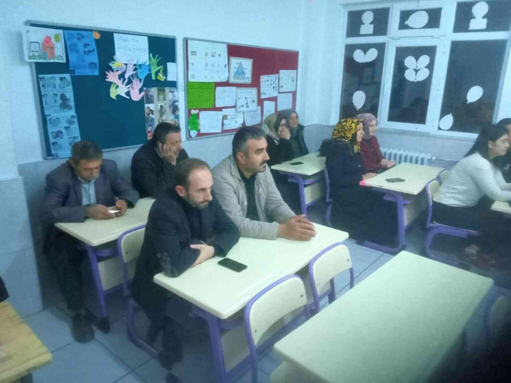 Pazarlarda Ai̇le Okulu Projesi̇