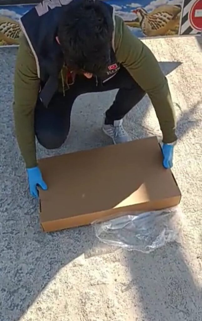 Poli̇si̇n Gerçekleşti̇rdi̇ği̇ Dev Makaron Operasyonu Kamerada