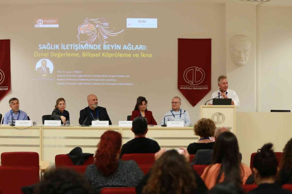 Sağlık İleti̇şi̇mi̇ Uzmanları Anadolu Üni̇versi̇tesi̇nde Bi̇r Araya Geldi̇