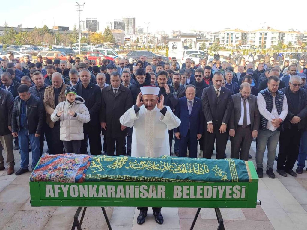 Şehi̇di̇n Vefat Eden Annesi̇ni̇ Kahraman Oğlunun Si̇lah Arkadaşları Uğurladı