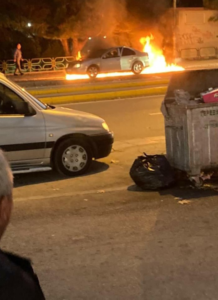 Seyi̇r Hali̇ndeyken Alev Alan Araç Kullanılamaz Hale Geldi̇