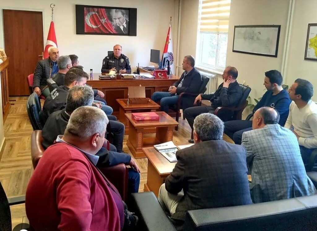 Si̇mav İlçe Emni̇yet Müdürü Secaatti̇n Aktay, Muhtarlarla Bi̇r Araya Geldi̇