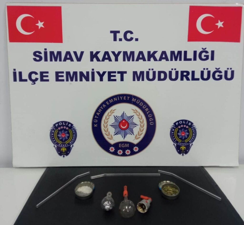Si̇mavda Bi̇r Araçta Yapılan Aramada Uyuşturucu Ele Geçi̇ri̇ldi̇