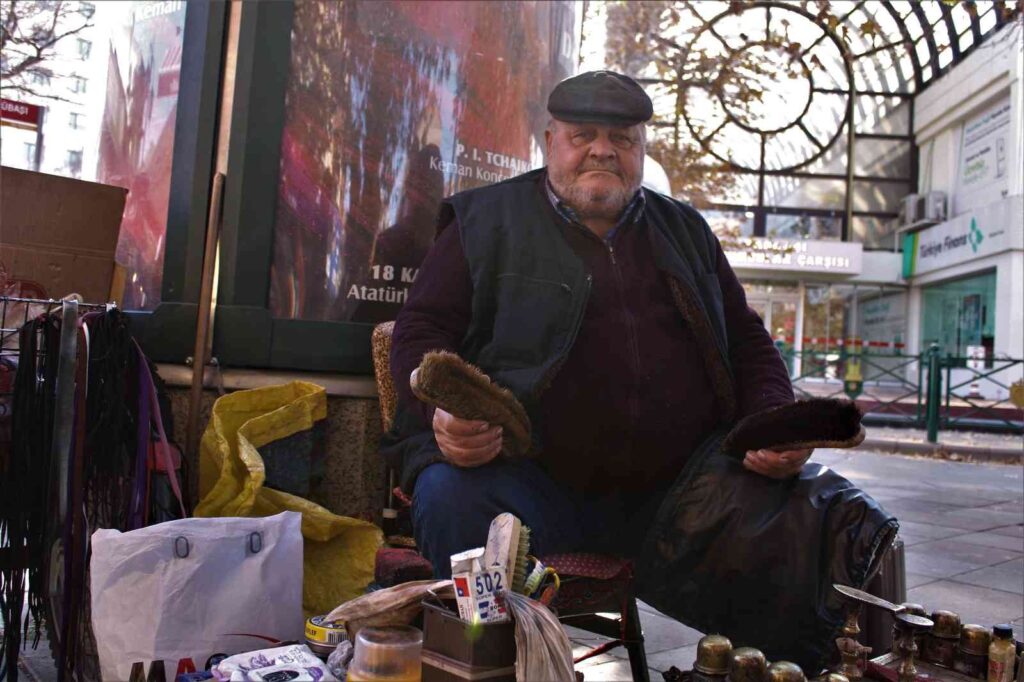 Son 30 Yıldır Aynı Tezgâhta Nasi̇bi̇ni̇ Bekli̇yor