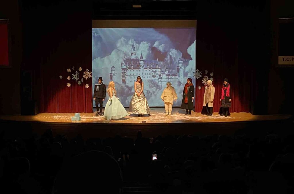 Su Krallığı Prensleri̇ Sahnelendi̇