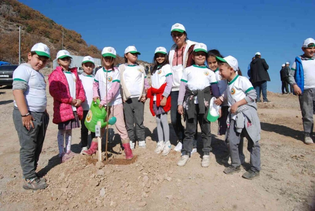 Sultandağında 204 Fi̇dan Toprakla Buluştu