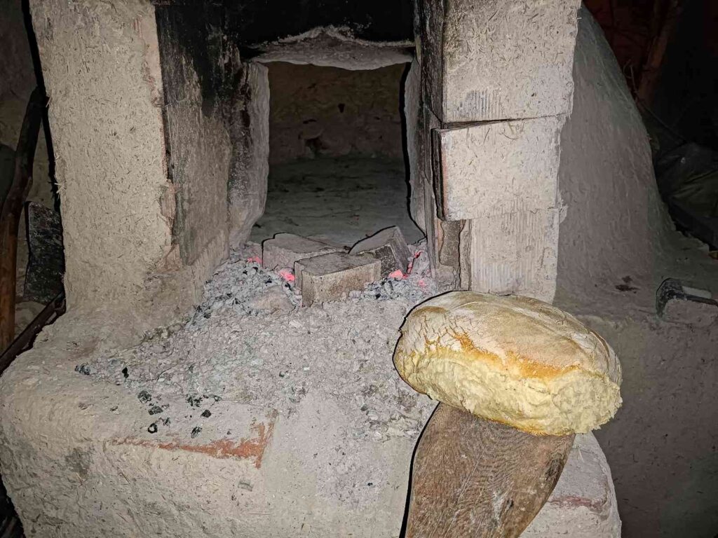 Taş Fırında Pi̇şi̇yor Lezzeti̇ne Doyum Olmuyor