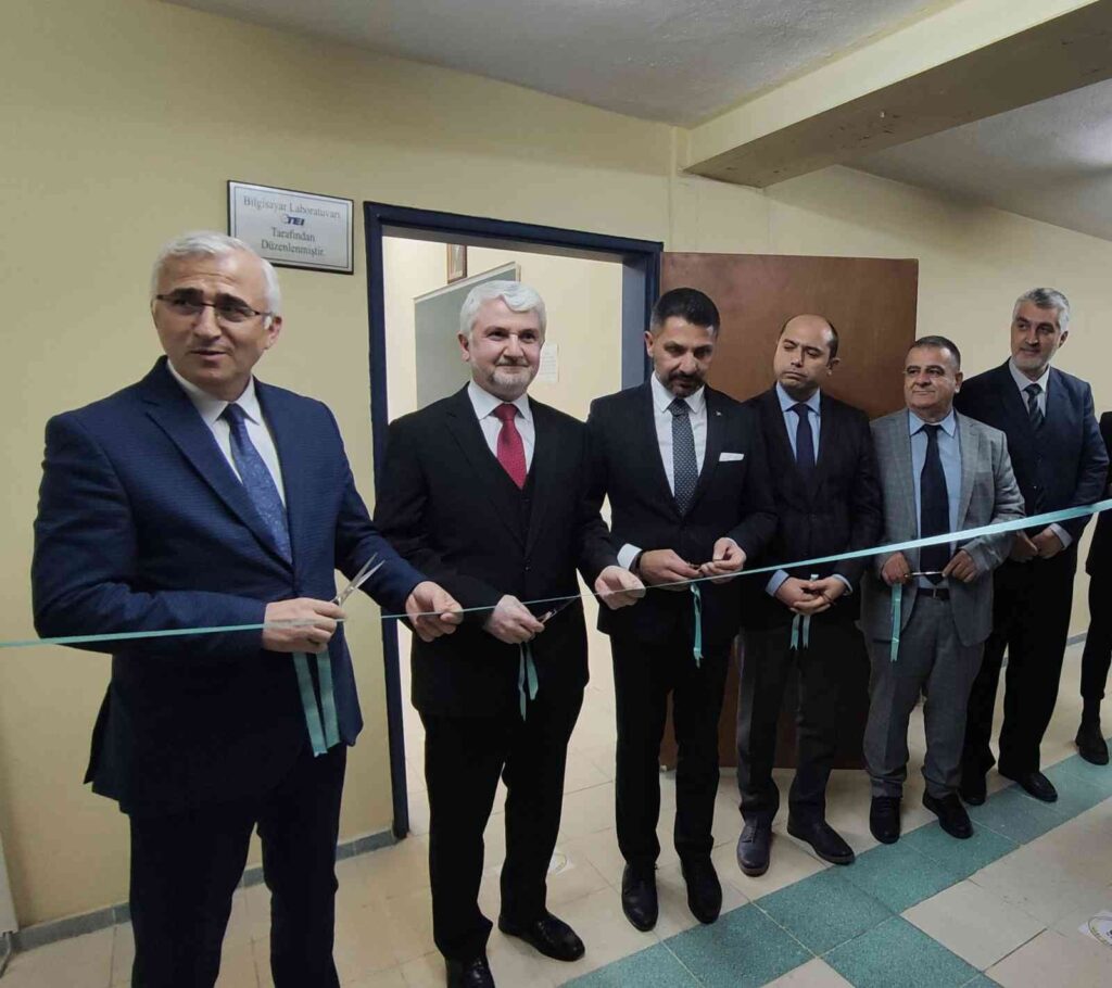 Teıden Esogü Si̇vri̇hi̇sar Myoya Bi̇lgi̇sayar Laboratuvarı