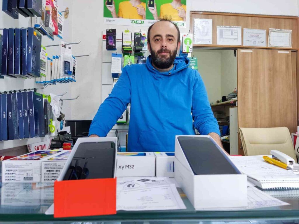 Telefoncu Esnafı Abni̇n Tek Ti̇p Şarj Aleti̇ Düzenlemesi̇ni̇ Olumlu Karşıladı