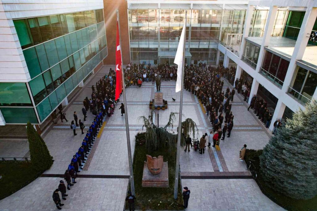 Tepebaşından Ataya Saygı Duruşu