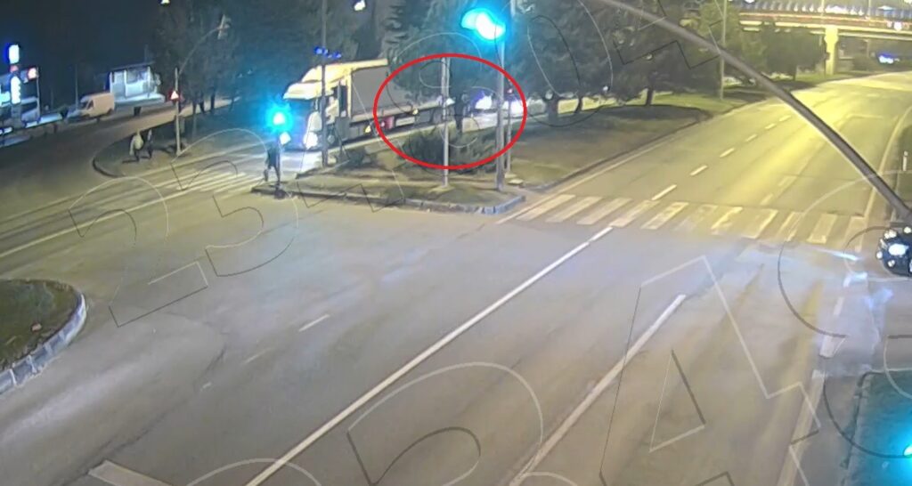 Trafi̇k Işıklarındaki̇ Tır Kazası Kgys Kamerasınca Kaydedi̇ldi̇