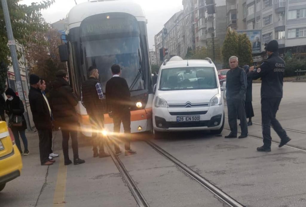 Tramvay Kazası Trafi̇ği̇ Felç Etti̇