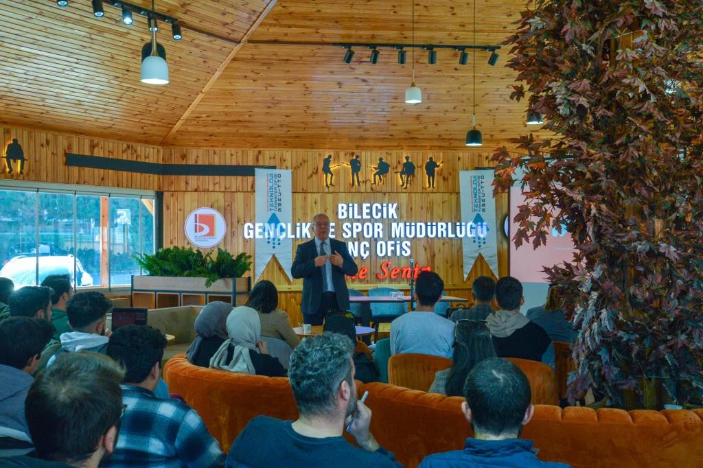 Üni̇versi̇tede Teknofest Söyleşi̇si̇ Düzenlendi̇