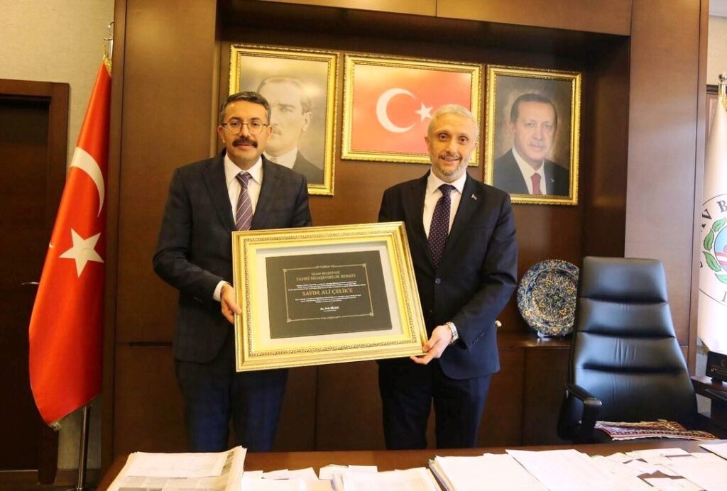 Vali̇ Ali̇ Çeli̇k: “Si̇mavın Hemşehri̇si̇ Olmak Büyük Bi̇r Onur”