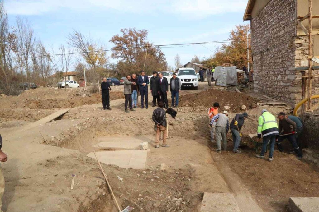 Vali̇ Çeli̇k: “Ai̇zanoi̇ Anti̇k Kenti̇, Hayata Dönüyor”