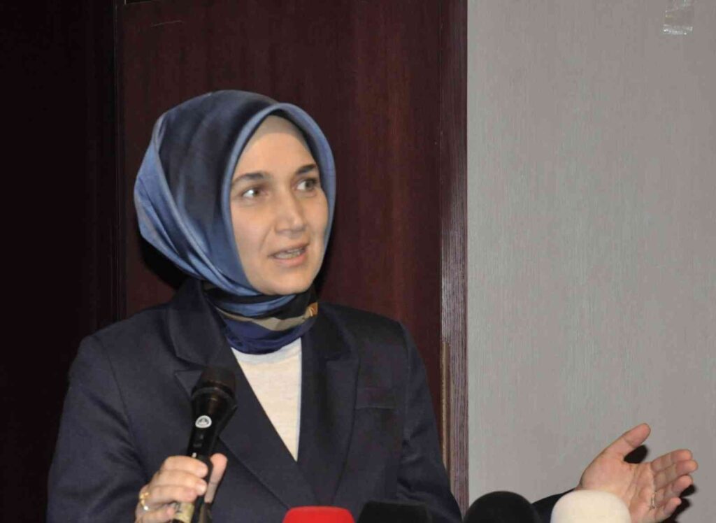 Vali̇ Yi̇ği̇tbaşından Dezenformasyon Yasasıyla İlgi̇li̇ Açıklama: