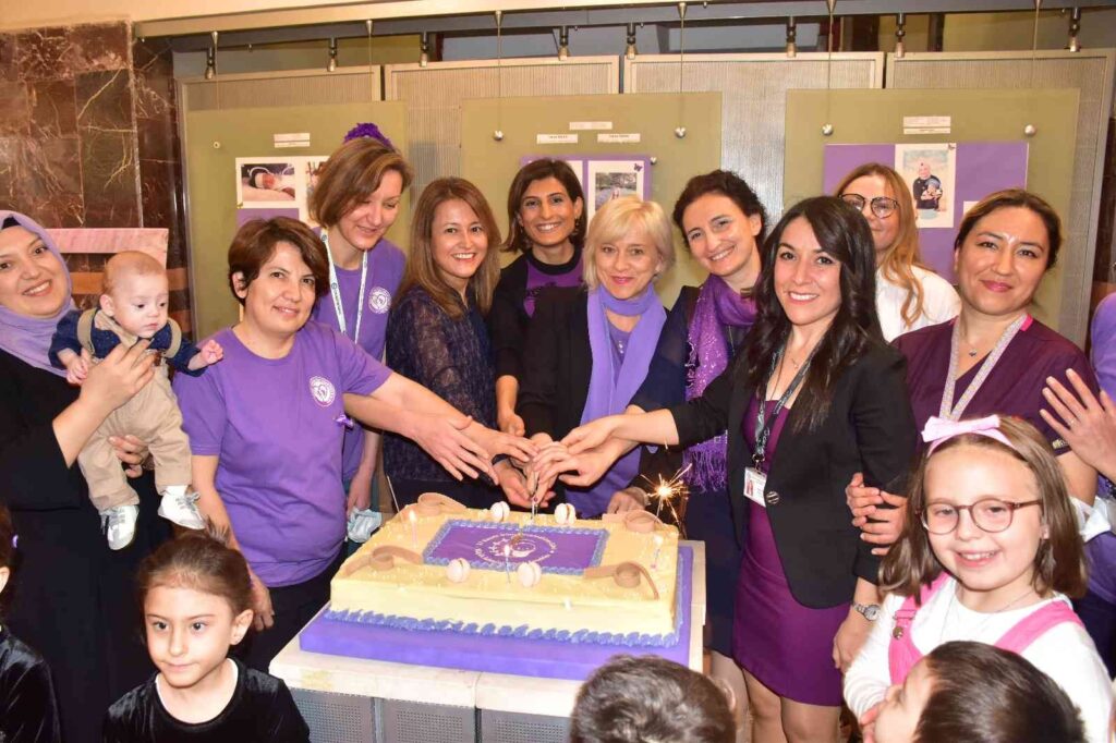 Yeni̇ Doğan Eki̇bi̇ Prematüre Doğan Bebekler Ve Ai̇leleri̇ İle Kutlama Yaptı