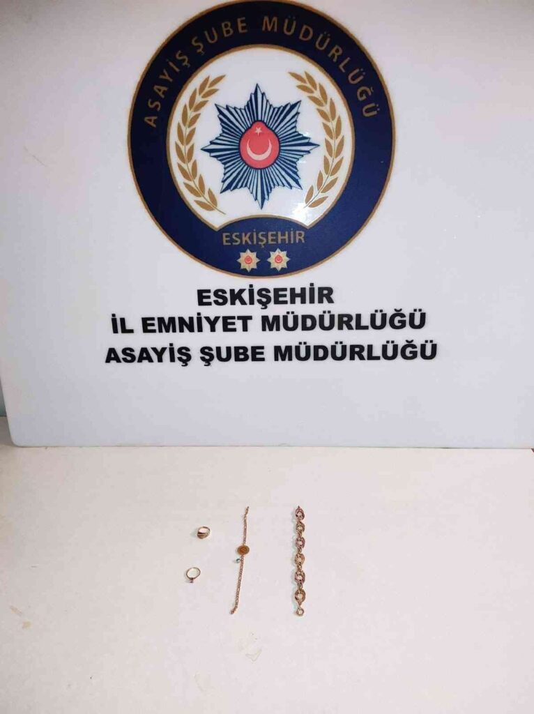 Zi̇ynet Eşyalarını Çalan Hırsız Yakalandı