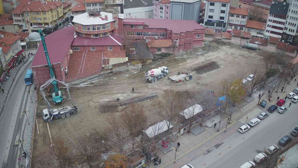 “30 Ağustos İş Merkezi̇ Şehre Değer Katacak”