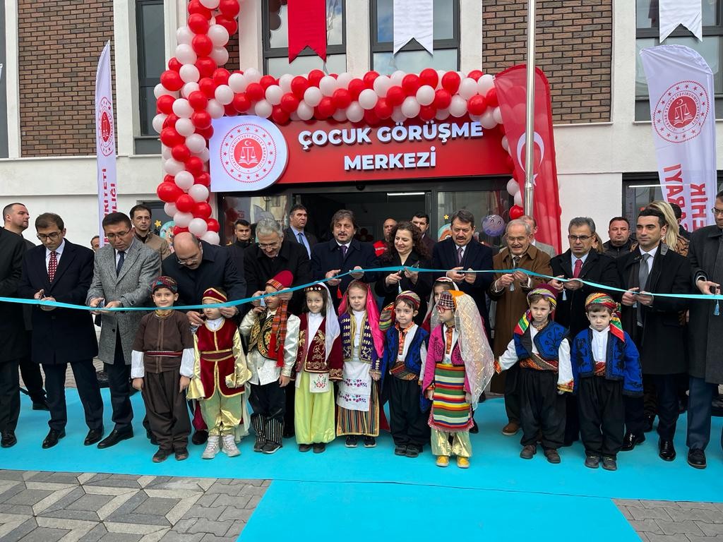 30 Ağustosa Kadar Tüm İllerde Çocuk Görüşme Merkezleri̇ Açılacak