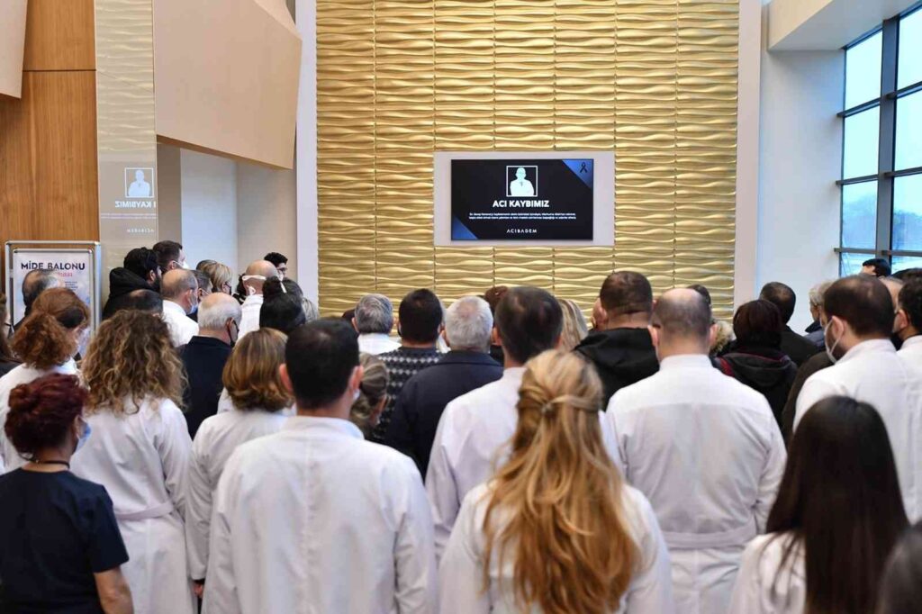 Acıbadem Eski̇şehi̇r Hastanesi̇ Dr. Savaş Karaova İçi̇n Anma Töreni̇ Düzenledi̇