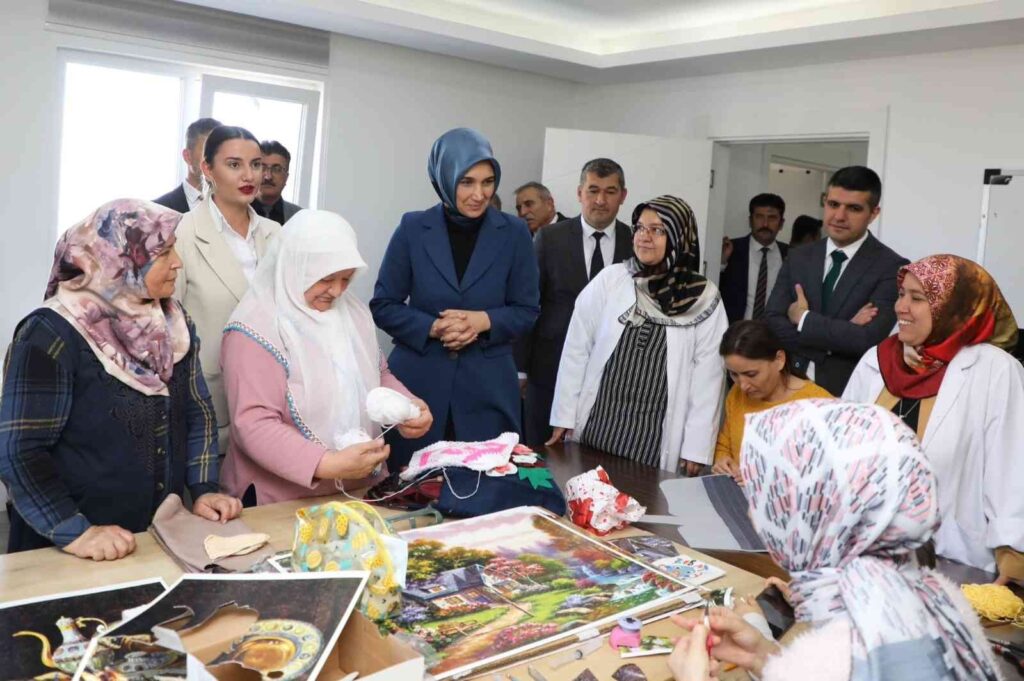 Afyonkarahi̇sarlı Kadınların Ürünleri̇ E-Ti̇caret Üzeri̇nden Satılacak