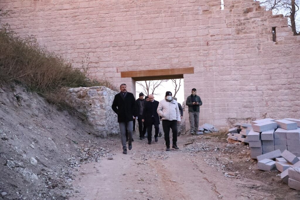 Asırlara Meydan Okuyan Kütahya Kalesi̇nde Deği̇şi̇m Başlıyor