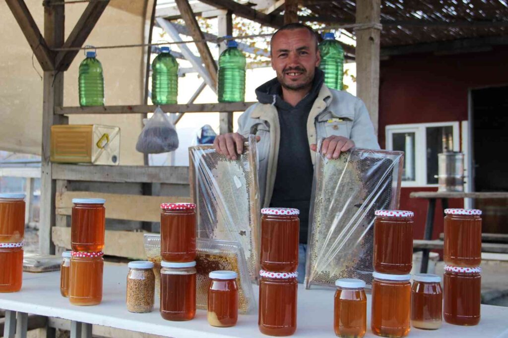 Bal Üreti̇ci̇si̇: “Ki̇losu 100 Li̇raya Alınan Bal, Bal Deği̇ldi̇r”