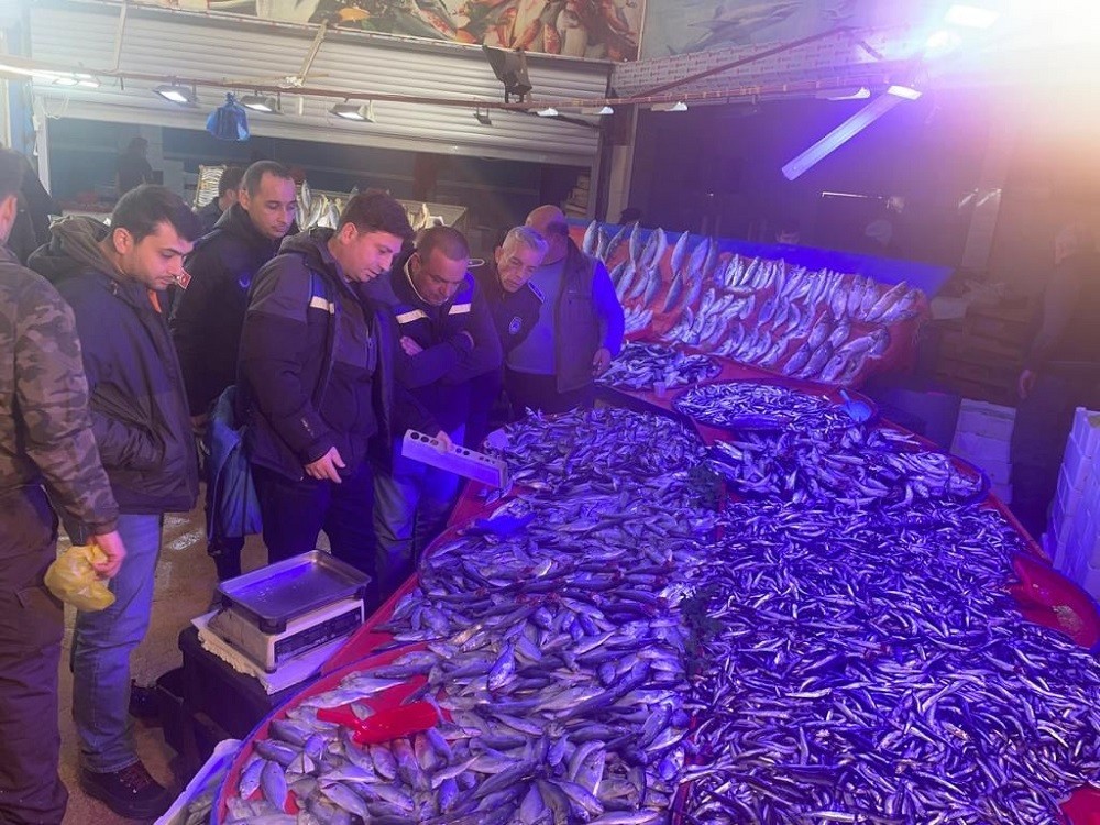 Balık Satış Yerleri̇ne Deneti̇m Yapıldı
