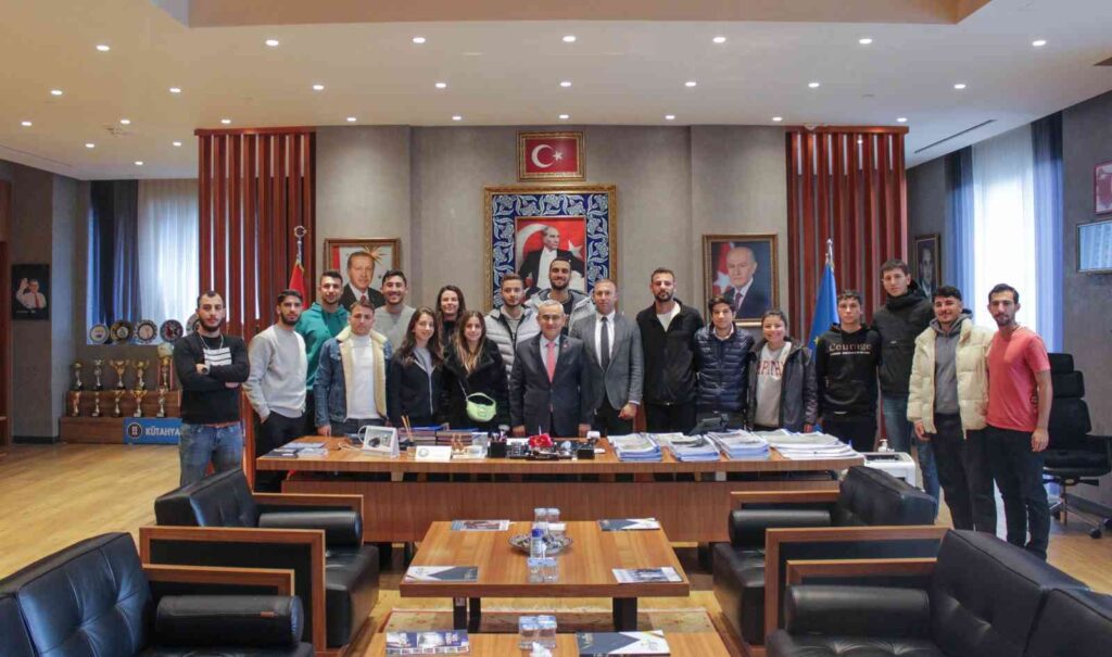 Başkan Işık, Öğrenci̇lere Tecrübeleri̇ni̇ Ve Tavsi̇yeleri̇ni̇ Aktardı