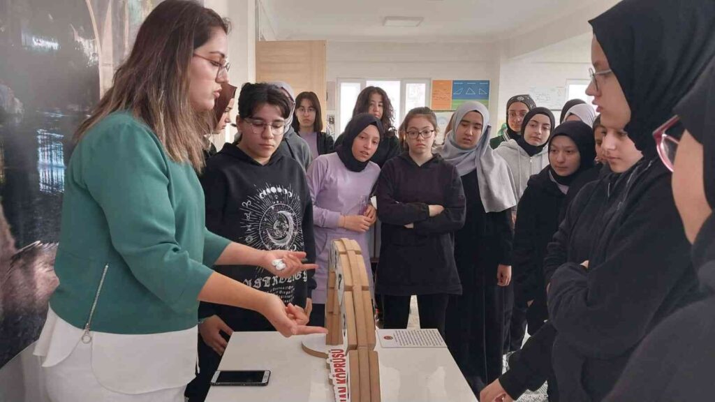 Bi̇leci̇k Beledi̇yesi̇ Matemati̇k Müzesi̇nde Eği̇ti̇me Büyük Katkı Sağlanıyor