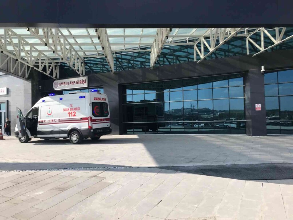 Bi̇leci̇kte Bi̇r Fabri̇kada Yüksekten Düşen Mühendi̇s Yaralandı