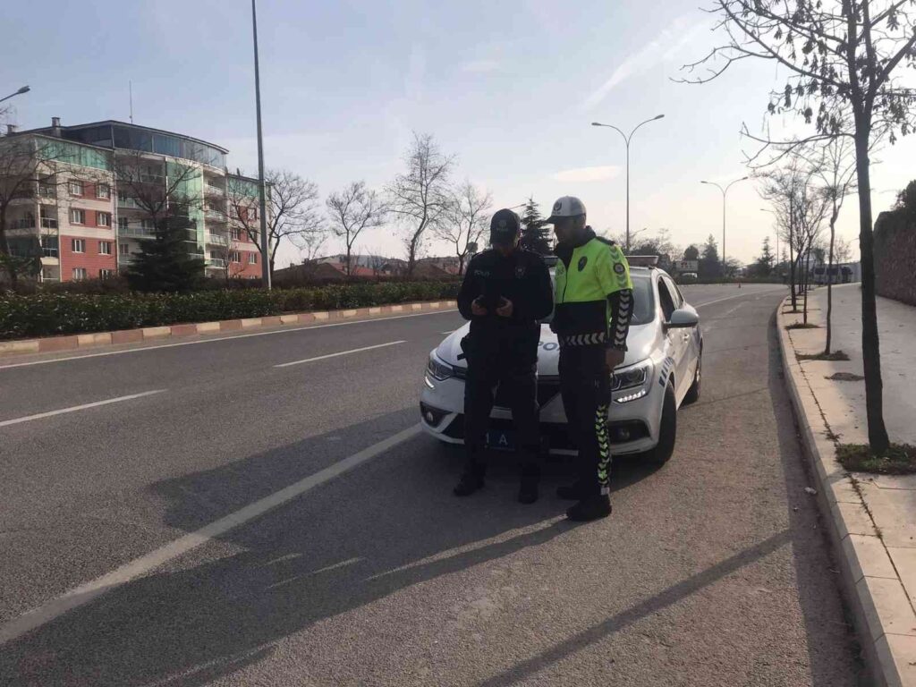 Bi̇leci̇kte Drone Destekli̇ Trafi̇k Deneti̇mi̇