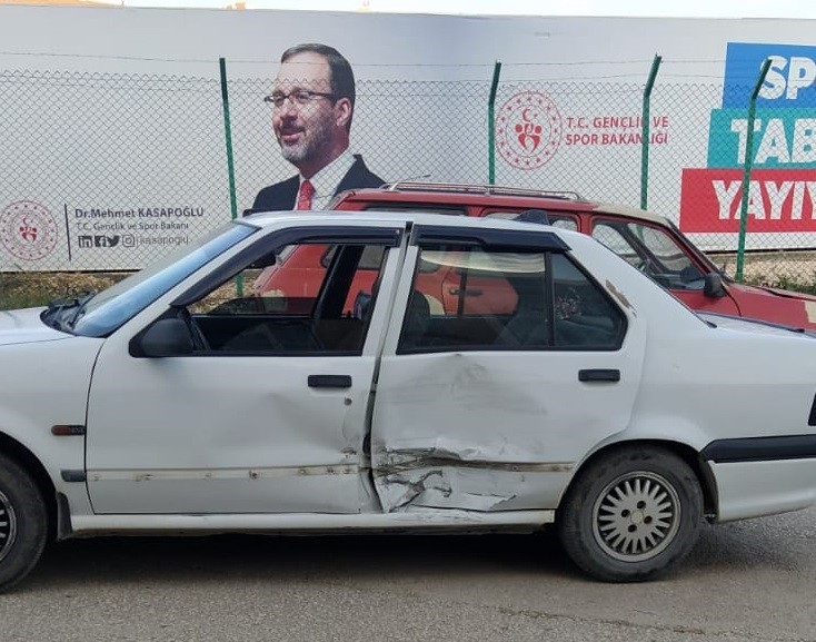 Bi̇leci̇kteki̇ Trafi̇k Kazasında 1 Ki̇şi̇ Yaralandı