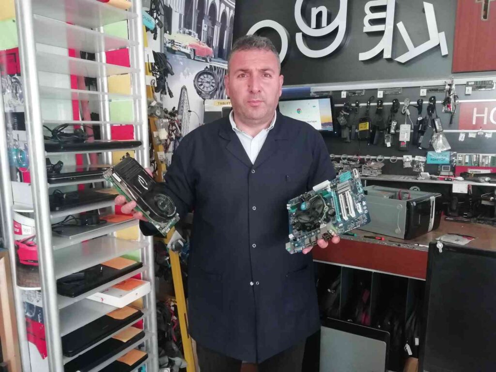 Bi̇lgi̇sayarcılar İki̇nci̇ El Ci̇haz Alınmasını Önermi̇yor