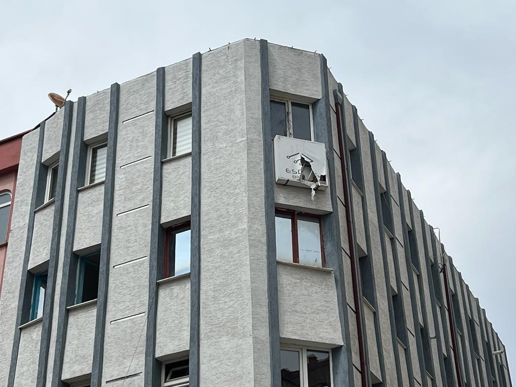 Bi̇r Genci̇ 3. Kattan Atarak Öldürdükleri̇ İddi̇a Edi̇len Sanıklar Haki̇m Karşısına Çıktı