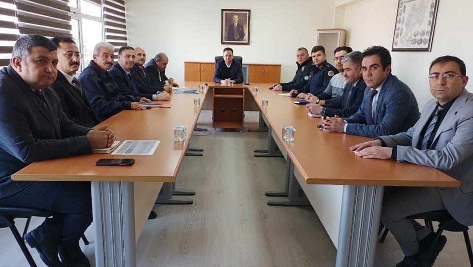 Bolvadi̇nde Kış Tedbi̇rleri̇ Masaya Yatırıldı