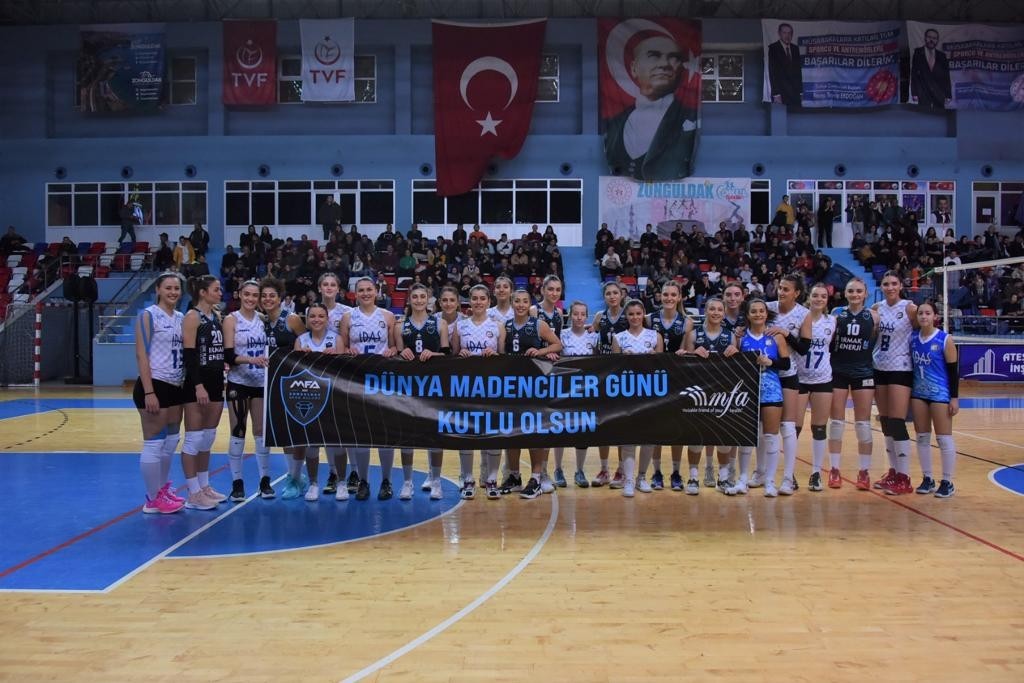 Bozüyük Beledi̇yesi̇ Eği̇ti̇m Ve Spor Kulübü Li̇gi̇n İlk Yarısını Namağlup Tamamladı