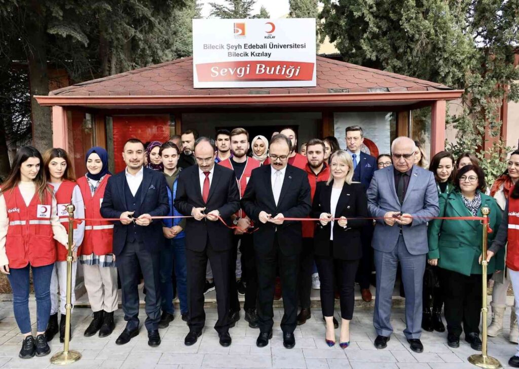 Bşeüde ‘Sevgi̇ Buti̇ği̇ Açıldı