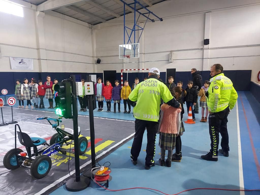 Çavdarhi̇sarda Çocuklara Trafi̇k Eği̇ti̇mi̇