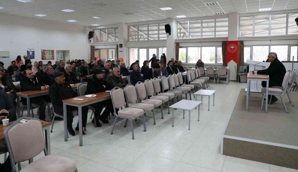 Çi̇ftçi̇lere Tasarruflu Su Kullanımı Eği̇ti̇mleri̇