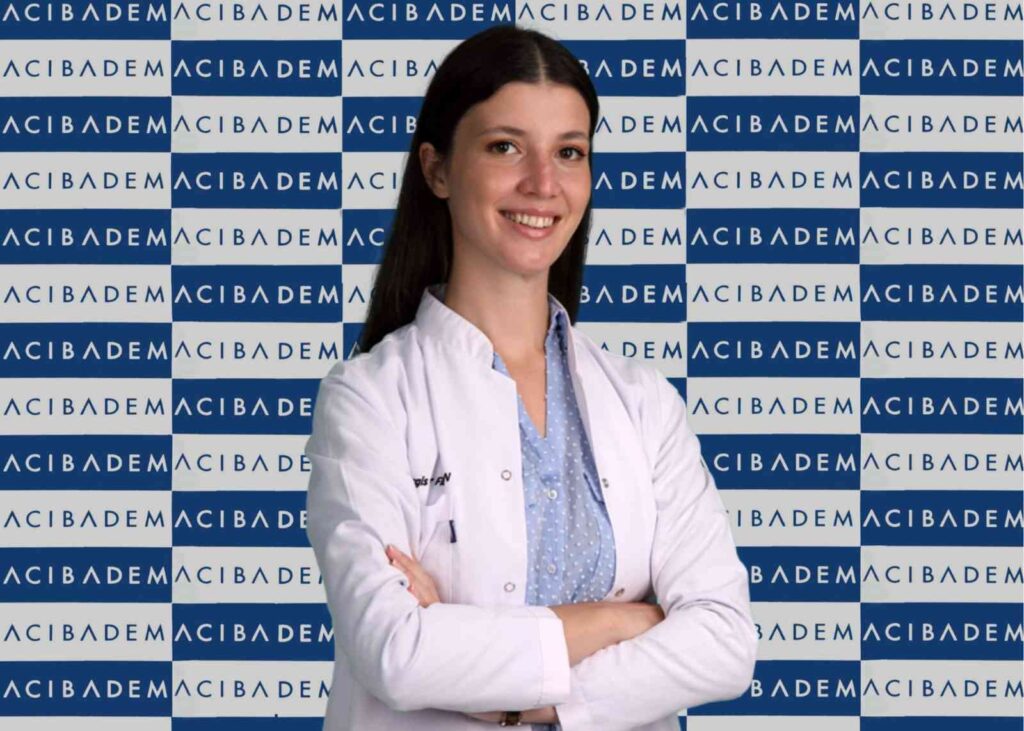 Di̇ş Heki̇mi̇nden Ağız Kokusu Sorunuyla İlgi̇li̇ Önemli̇ Bi̇lgi̇ler