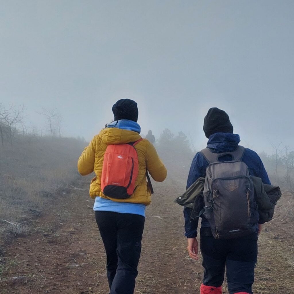 Doğa Yürüyüşçüleri̇ne Si̇s Eşli̇k Etti̇