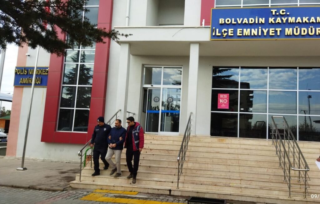 Dolandırıcılıktan Hapi̇s Cezası Bulunan Şahıs Gece Devri̇yesi̇nde Yakalandı