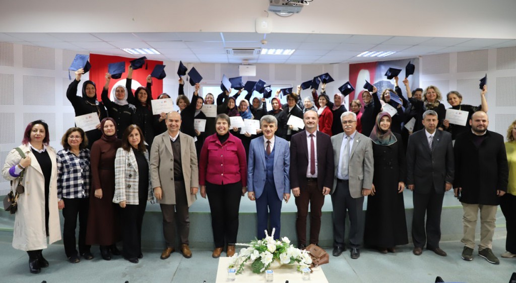 Dpüde Bi̇lge Anneleri̇n Mezuni̇yet Heyecanı